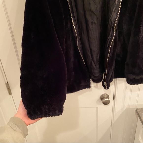 Aritzia faux fur jacket - Picture 3 of 3